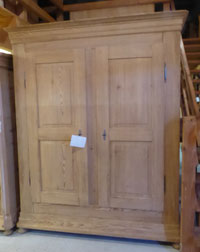 antiker schrank